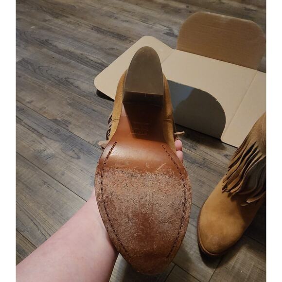 FRYE Womens Size 7.5 Pre-owned Tan Suede Fringe Heeled Ankle Boots Bootie. X - Picture 2 of 16
